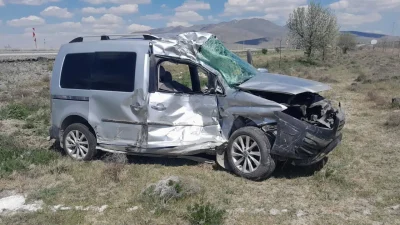 Konya’nın Karapınar ilçesinde tır ile hafif ticari aracın çarpışması sonucu