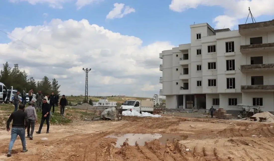 Mardin’in Midyat ilçesinde bir inşaatın üçüncü katında çalışan 49 yaşındaki