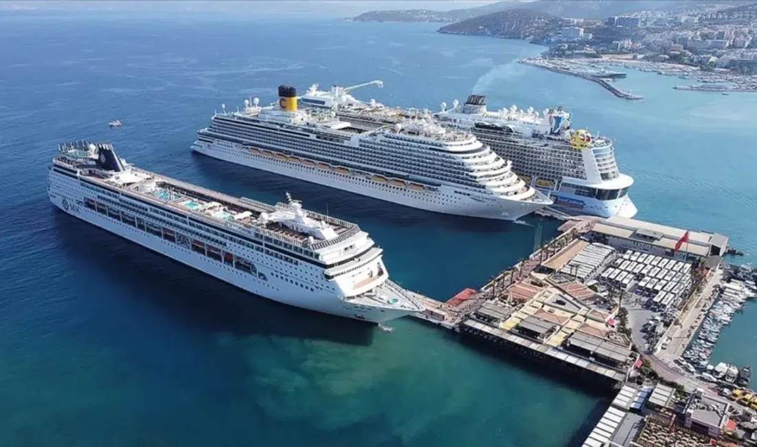 Antalya’nın turizm lokomotifi Alanya, İtalya bandıralı lüks kruvaziyer gemisi Aida