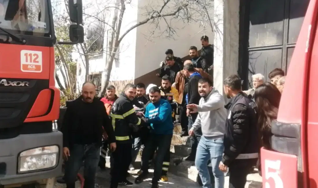 Tokat’ın Niksar ilçesinde iki katlı bir evde başlayan alevler büyük