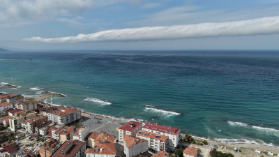 Samsun’un Yakakent ilçesinde Karadeniz üzerinde aniden beliren ve nadir rastlanan