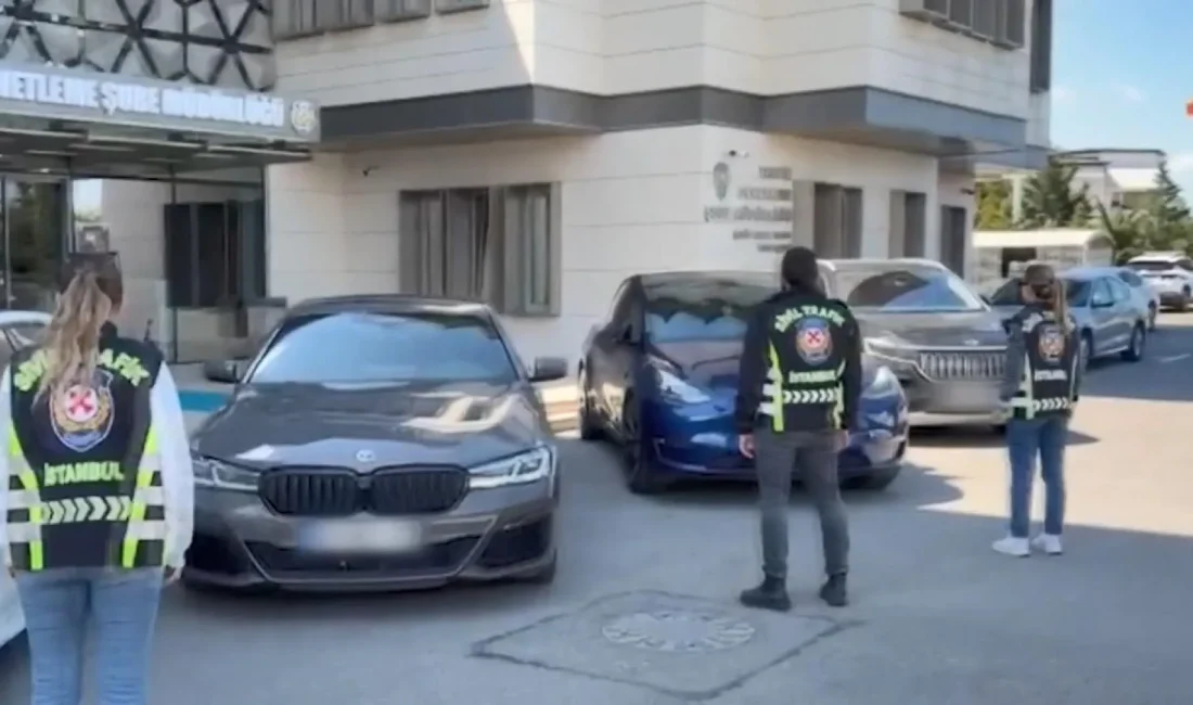 İstanbul Sarıyer’de bir alışveriş merkezinin otoparkını drift pistine çeviren 5