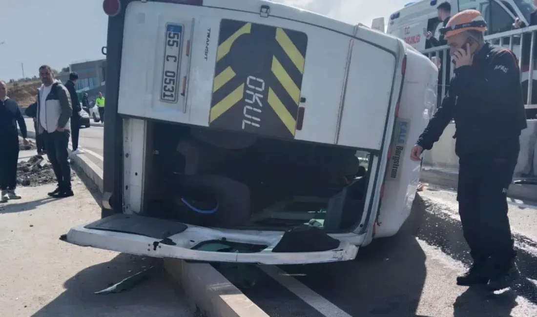 Samsun’un Atakum ilçesinde sürücüsünün direksiyon hakimiyetini kaybettiği bir minibüsün devrilmesi