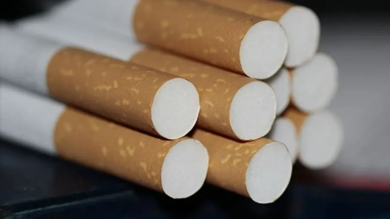 Tütün ürünlerine gelen dev zamla birlikte sigara fiyatları yeniden güncellendi.