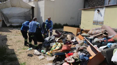 Mersin’in Akdeniz ilçesinde sahipleri hayatını kaybeden müstakil bir evden yayılan