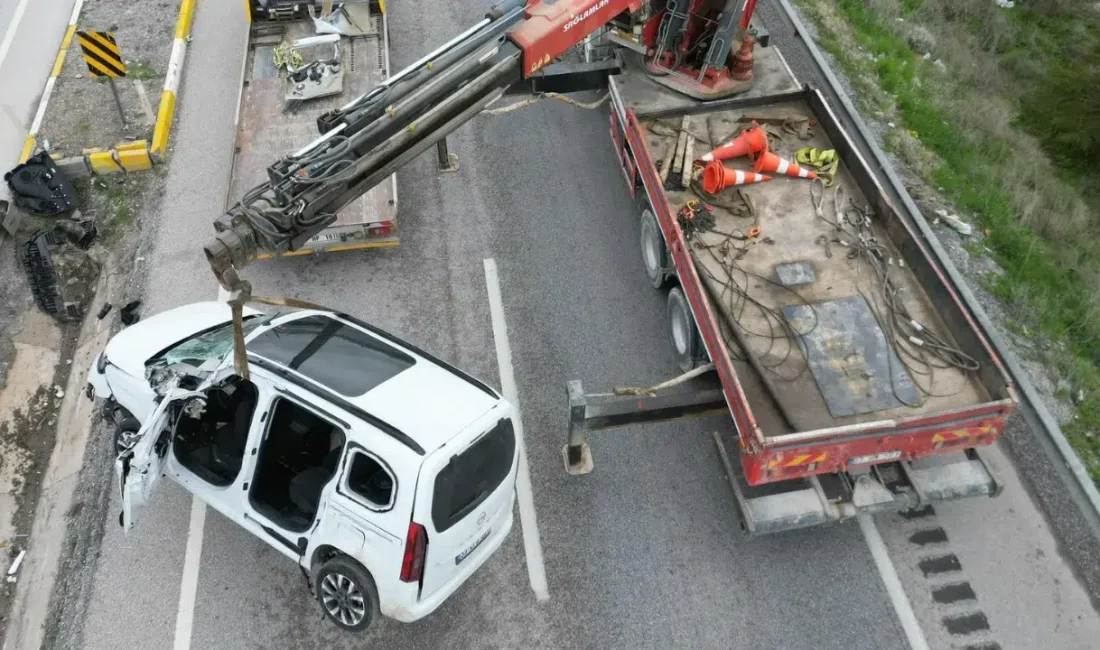 Afyonkarahisar’ın Emirdağ ilçesinde kontrolden çıkarak orta refüje savrulan ve yan