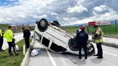 Muş’un Korkut ilçesinde seyir halindeyken kontrolden çıkan hafif ticari aracın