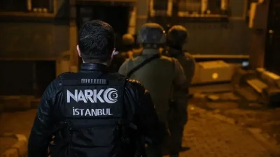 İstanbul’un Beylikdüzü ilçesinde zehir tacirlerine yönelik düzenlenen nefes kesen operasyonda
