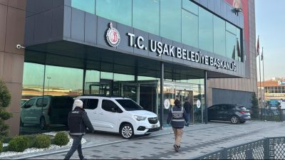 Uşak Belediyesi’ne yönelik yürütülen rüşvet ve yolsuzluk soruşturmasında sular durulmuyor.