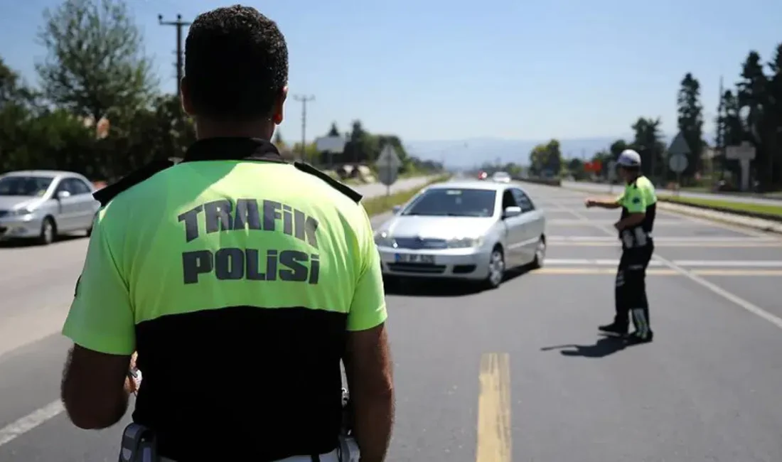 Bilecik’in Bozüyük ilçesinde trafiği hiçe sayarak drift yapan otomobil sürücüsü,