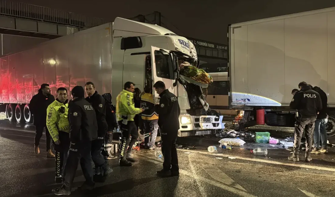 Kütahya’da meydana gelen feci kazada, kırmızı ışıkta bekleyen araca arkadan