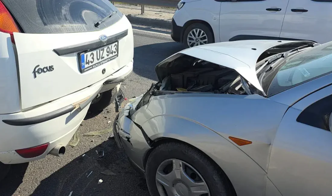 Kütahya’da akşam saatlerinde meydana gelen ve 5 aracın birbirine girdiği
