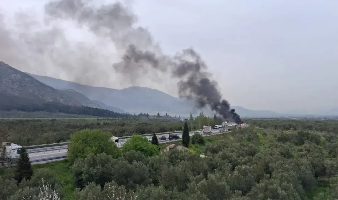 Manisa’nın Kırkağaç ilçesinde seyir halindeki bir otomobilin bariyerlere çarpmasıyla başlayan