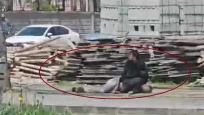 Diyarbakır’ın Kayapınar ilçesinde öğle saatlerinde tansiyon bir anda yükselirken üç