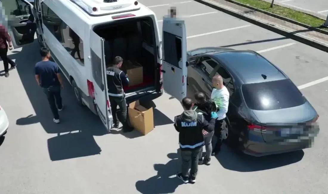 Kocaeli Emniyet Müdürlüğü ekiplerinin TEM Otoyolu üzerinde gerçekleştirdiği nefes kesen