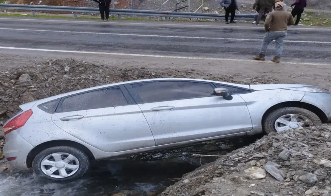 Hakkari’de seyir halindeki bir otomobilin sürücüsünün direksiyon hakimiyetini kaybetmesi sonucu