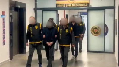 Yalova’da üç farklı kuyumcuyu hedef alarak piyasaya sahte altın sürmeye