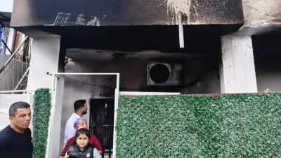 Mersin’in Tarsus ilçesinde iki katlı bir müstakil evde klimanın adeta