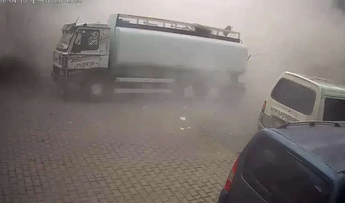 İstanbul Avcılar’da kentsel dönüşüm kapsamında yıkımı sürdürülen 4 katlı binanın