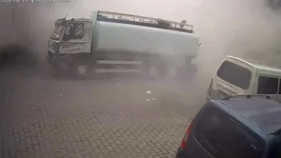 İstanbul Avcılar’da kentsel dönüşüm kapsamında yıkımı sürdürülen 4 katlı binanın