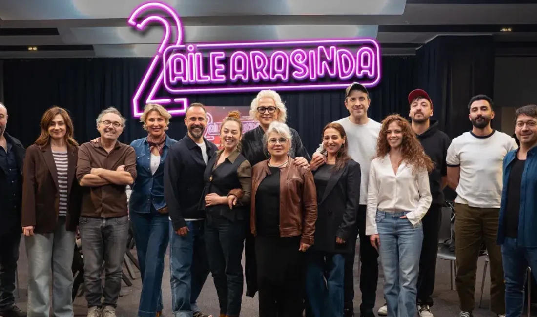 Türk sinemasının en sevilen komedi yapımlarından biri olan Aile Arasında