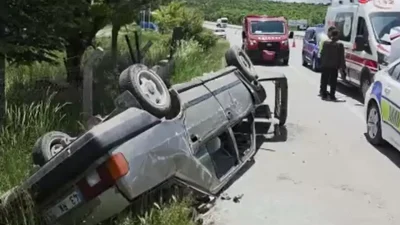 Kütahya-Afyonkarahisar kara yolunda kontrolden çıkarak bir iş yerinin duvarına çarpan
