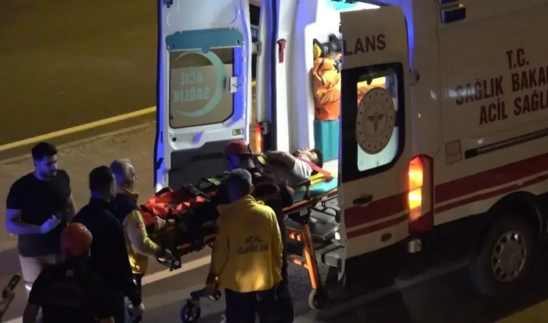 Kahramanmaraş’ın Onikişubat ilçesinde kontrolden çıkan bir otomobilin orta refüjdeki aydınlatma