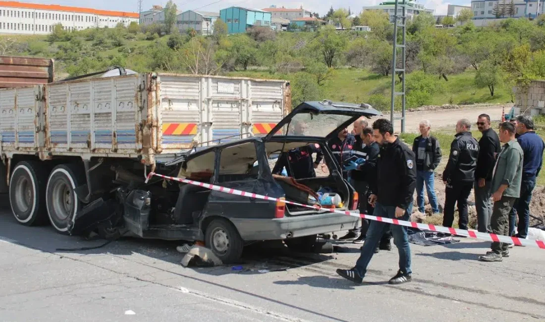 Kayseri’nin Hacılar ilçesinde meydana gelen feci trafik kazasında, bir otomobil
