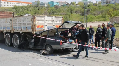 Kayseri’nin Hacılar ilçesinde meydana gelen feci trafik kazasında, bir otomobil