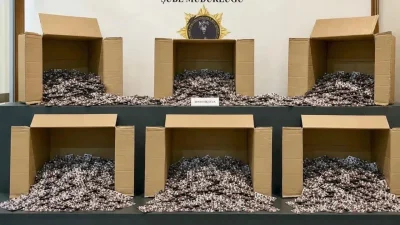 Samsun’un Tekkeköy ilçesinde zehir tacirlerine yönelik düzenlenen eş zamanlı narkotik