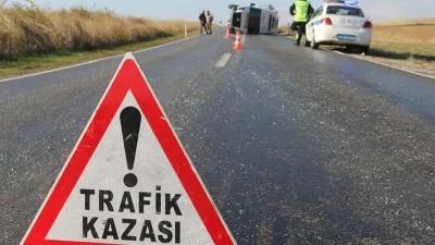 Niğde’de hafif ticari araç ile bir otomobilin çarpışması sonucu meydana