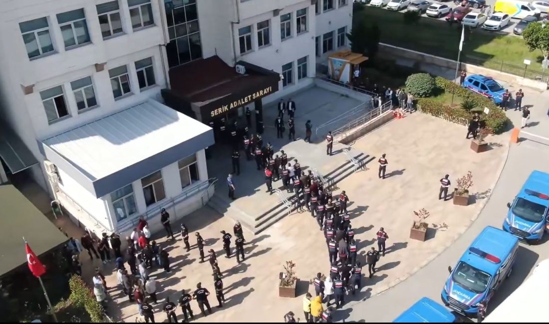 İçişleri Bakanlığı koordinesinde 11 ilde yürütülen dev operasyonla 15 ayrı