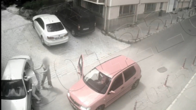 Afyonkarahisar’da ters yönden gelerek yol tartıştığı sürücüye acımasızca saldıran şahsın