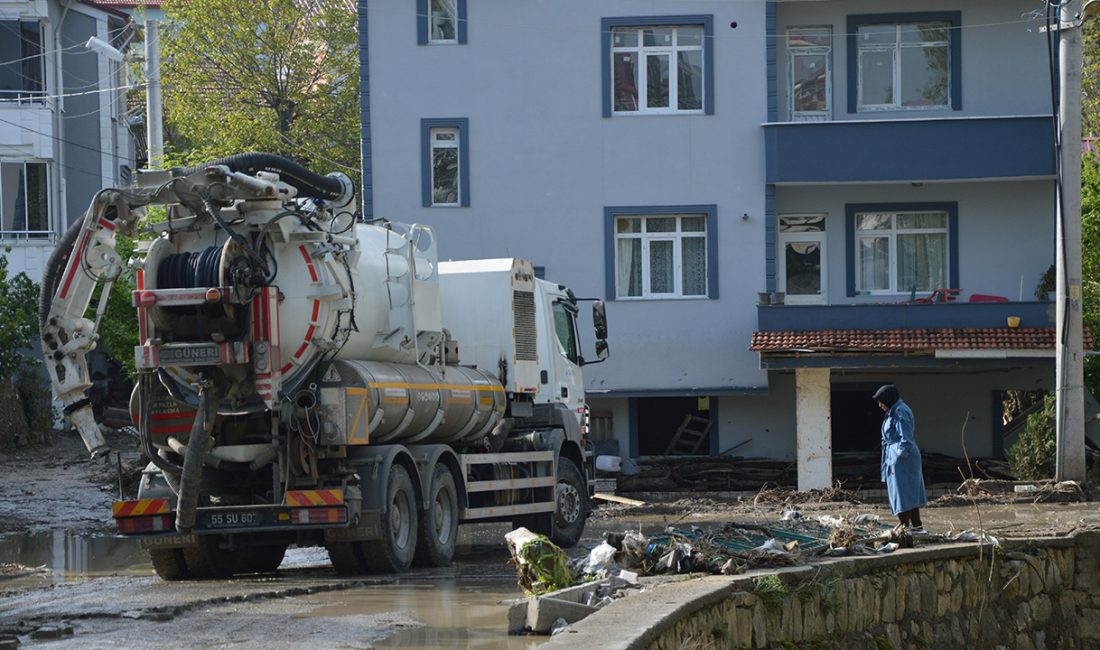 Samsun’un Havza ilçesinde etkili olan şiddetli yağışların ardından başlatılan temizlik