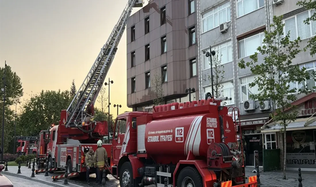 İstanbul’un Fatih ilçesinde sabah saatlerinde dört katlı bir otelde çıkan