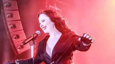 Türk rock müziğinin en güçlü seslerinden biri olan Şebnem Ferah,