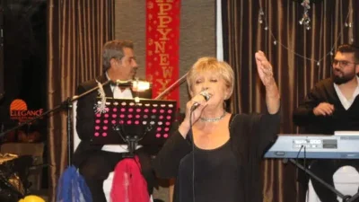 Türk müziğinin 70’li yıllarına damga vuran efsane isimlerden Tülay Özer