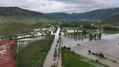 Tokat’ın Yeşilyurt ilçesinde etkili olan şiddetli sağanak yağışlar hayatı olumsuz