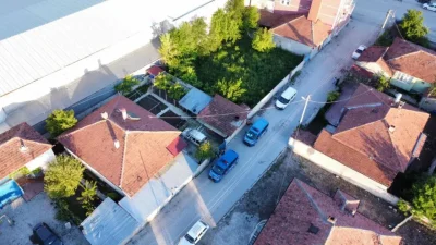 Çorum’un Alaca ilçesinde jandarma ekiplerinin gerçekleştirdiği nefes kesen operasyonda, uyuşturucu