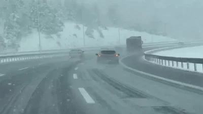 Batı Karadeniz bölgesinde etkisini artıran yoğun kar yağışı ulaşımda aksamalara