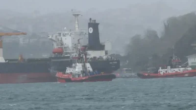 İstanbul Boğazı’nda seyir halindeyken makine arızası yaparak akıntıyla sürüklenmeye başlayan