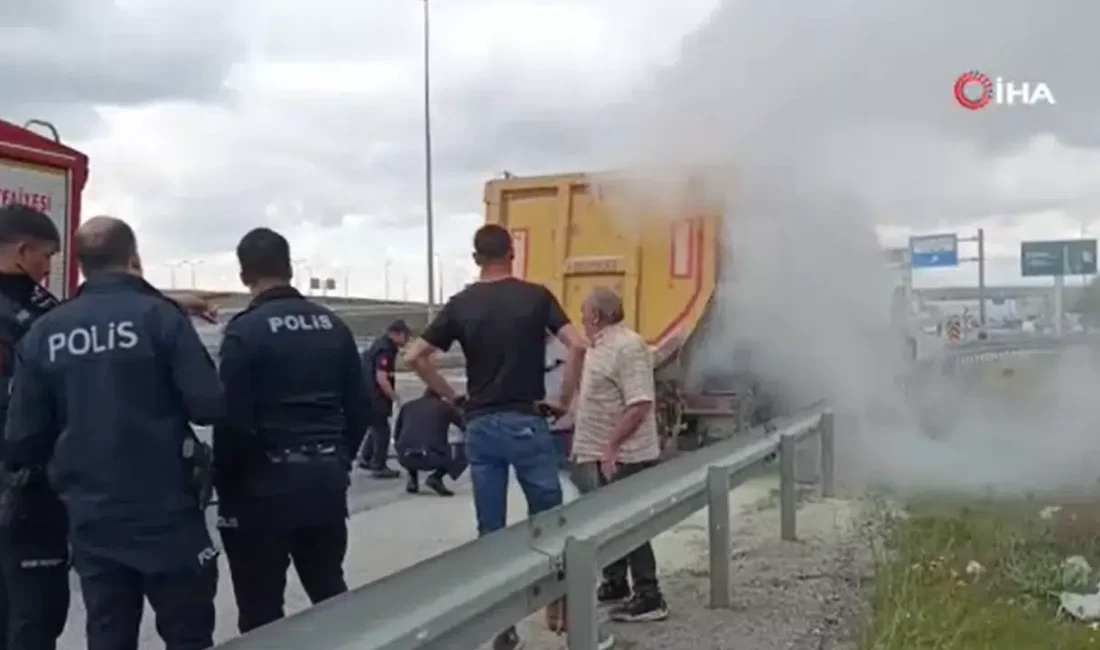 Kayseri’de seyir halindeki bir tırın lastiklerinde çıkan yangın paniğe neden
