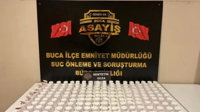 İzmir’in Buca ilçesinde zehir tacirlerine yönelik gerçekleştirilen nefes kesen operasyonda,