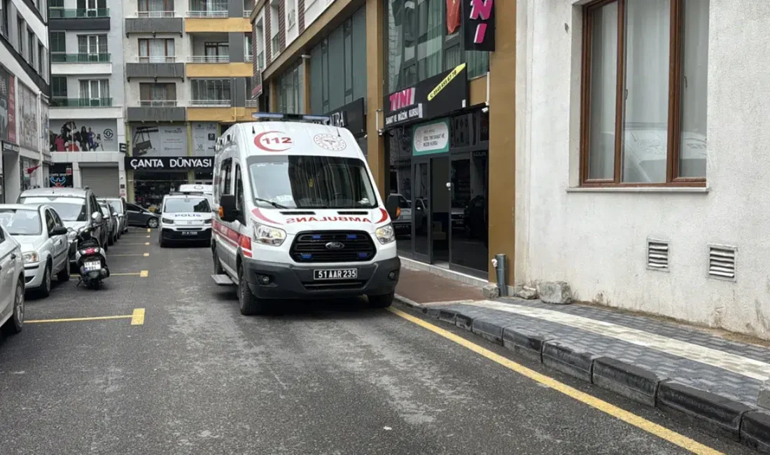 Niğde’de bir apart evde hareketsiz halde bulunan gencin hayatını kaybettiği