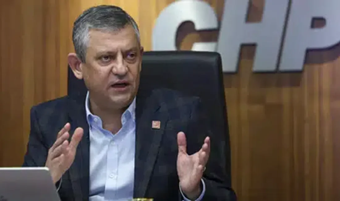Türkiye Büyük Millet Meclisi’nde gazetecilerin sorularını yanıtlayan CHP Grup Başkanı