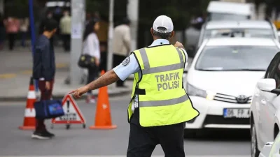 İstanbul Beykoz’da trafikte tartıştığı diğer sürücünün üzerine yürümek için araçtan