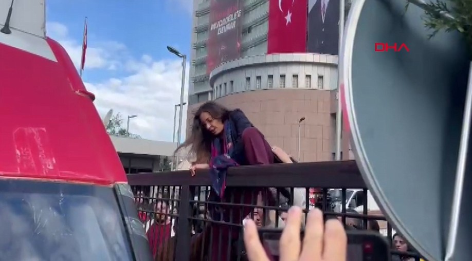 Cumhuriyet Halk Partisi Genel Merkez binasında yaşanan tahliye hareketliliği büyük