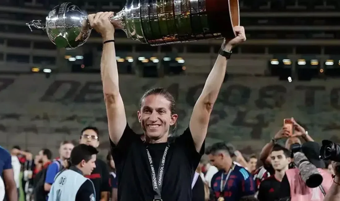 Dünya futbolunun unutulmaz sol beklerinden biri olan ve kariyerine teknik