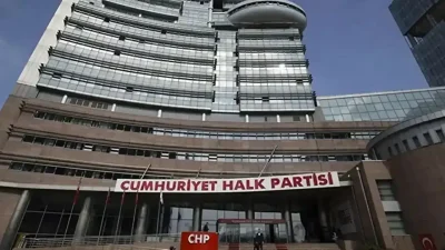 Cumhuriyet Halk Partisi bünyesinde gerçekleştirilen son görev değişiklikleri siyaset kulislerini