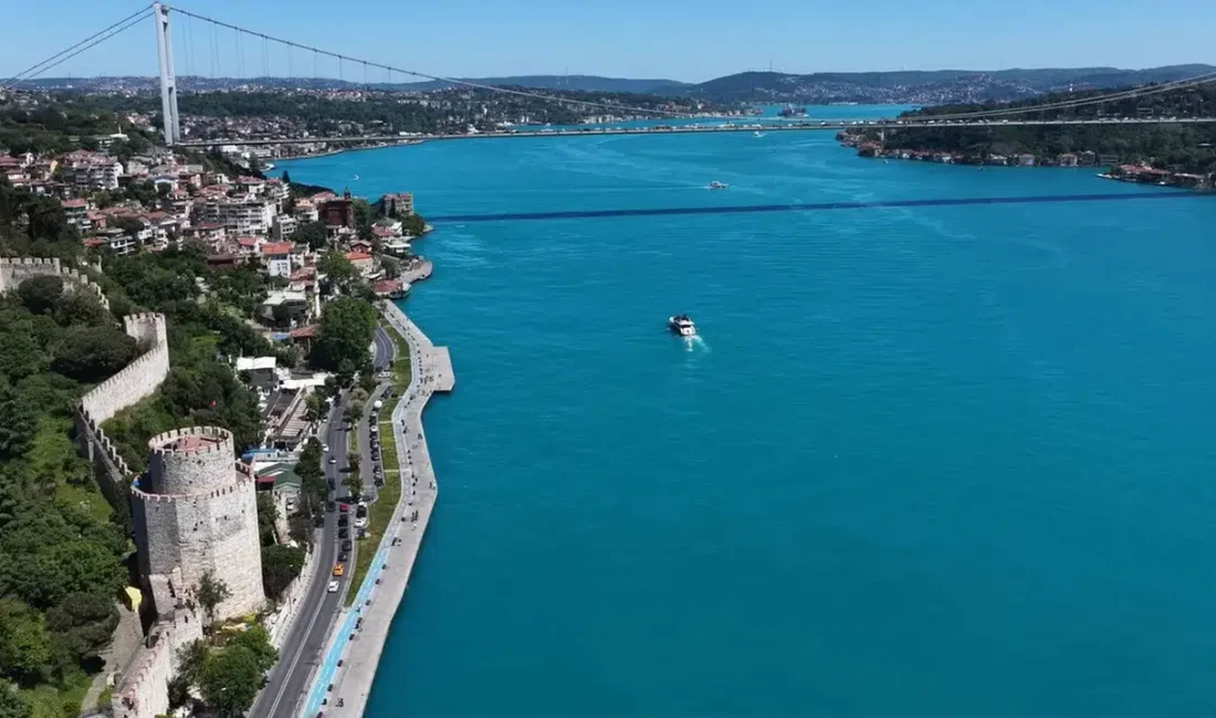 İstanbul Boğazı, Kurban Bayramı’nın ilk gününde adeta görsel bir şölene
